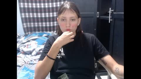 Snapshot of sophie_cutexx chatting on October 17, 5:22 am sophie online show from October 17, 5:22 am