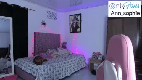 sophie doll online show from October 4, 3:15 am