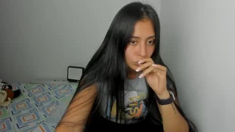 Snapshot of sophie_foxxx chatting on February 20, 1:36 am Sophie online show from February 20, 1:36 am