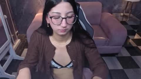 sophie_jones_b online show from March 12, 1:15 pm