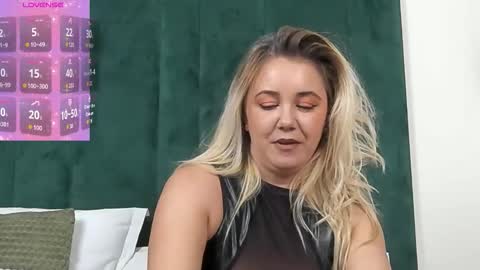 sophie_maeve online show from October 23, 5:31 am