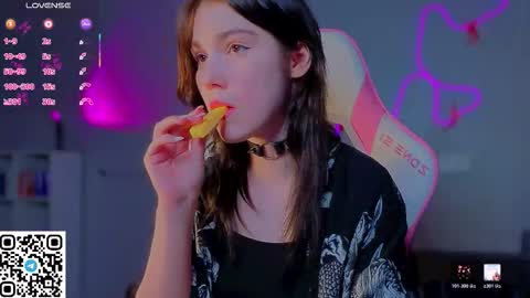 sophie_nomenal_ online show from March 26, 9:20 pm