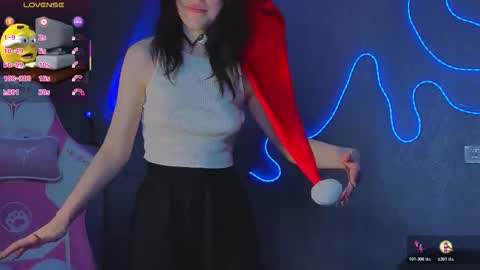 sophie_nomenal_ online show from December 19, 2:45 pm