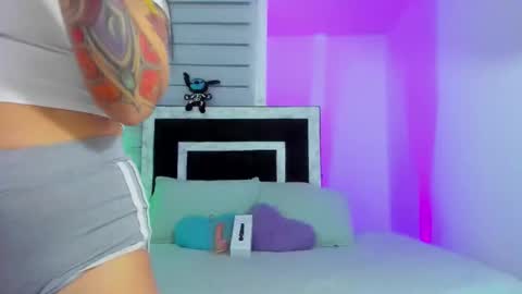 sophie_soft69 online show from October 18, 5:22 am