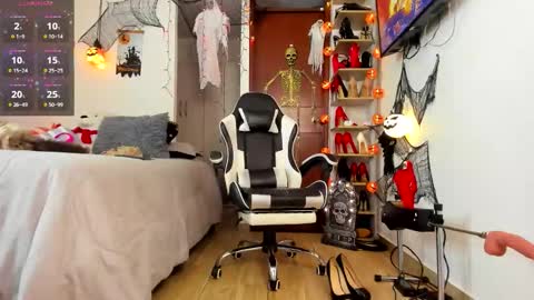 sophiebaker__ online show from October 4, 3:37 am