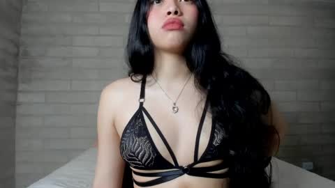 sophiebellucci online show from May 14, 9:29 am