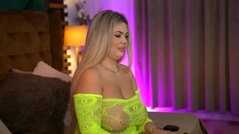 Sophie online show from April 1, 5:52 am