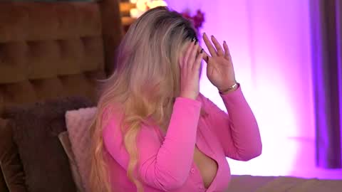 Sophie online show from February 6, 7:12 am