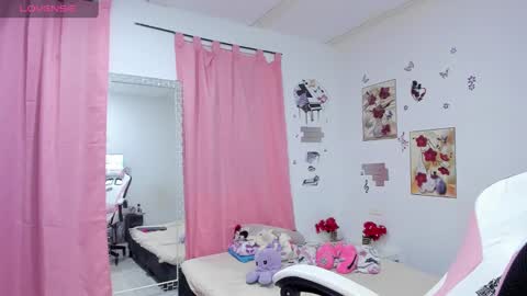Snapshot of sophieewoods chatting on December 14, 8:51 pm Sophie Woods online show from December 14, 8:51 pm