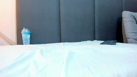 sophieharris__ online show from January 25, 8:21 pm