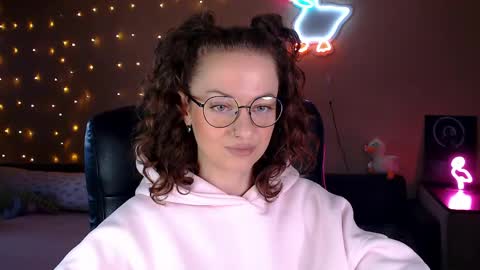 sophieleroux online show from April 29, 12:54 pm