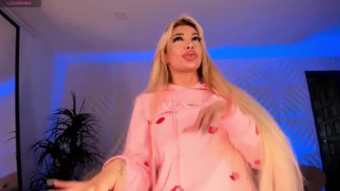 Sophie  Palmer online show from February 26, 2:38 pm