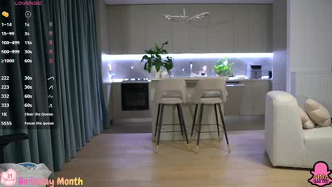       online show from December 22, 10:38 pm