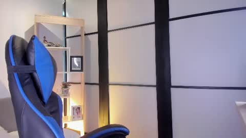sophiewatson_ online show from July 3, 2:33 pm