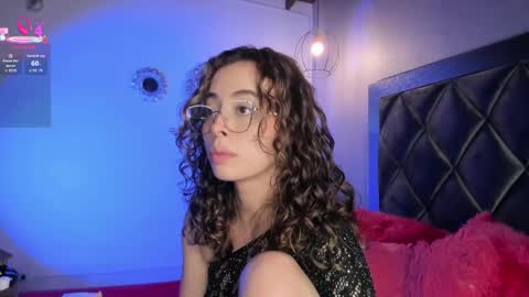 Snapshot of sophiia_gomezz_ chatting on September 18, 7:34 am sophi online show from September 18, 7:34 am