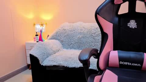 sheila smitt  online show from October 13, 9:28 pm