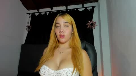 Lesly independent model online show from April 16, 9:09 am