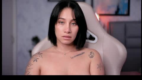 brisa  s online show from April 4, 7:10 pm