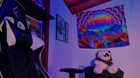 Snapshot of space__kittyy chatting on February 7, 6:56 am Val online show from February 7, 6:56 am