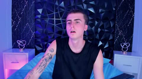 spaceboy_1 online show from February 17, 11:59 pm