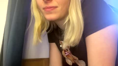 Spacegirl online show from December 28, 3:37 pm