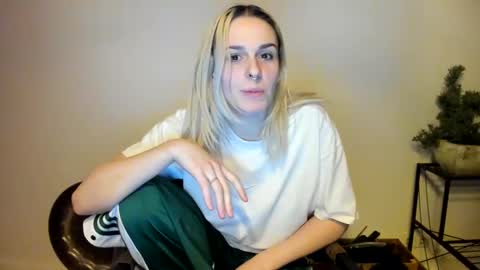 Spacegirl online show from January 8, 9:01 pm