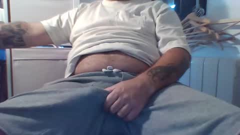 Snapshot of spain_bear chatting on October 26, 2:29 pm spain_bear online show from October 26, 2:29 pm