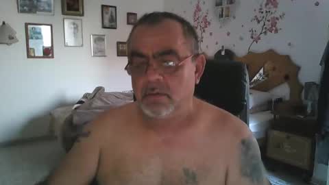 Snapshot of spektor1389 chatting on January 5, 5:20 am spektor1389 online show from January 5, 5:20 am