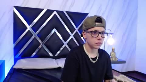 spencerm_ online show from December 21, 11:22 pm