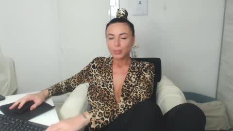 Carla online show from February 18, 4:25 pm