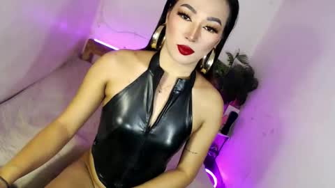 Alora online show from December 14, 6:19 am