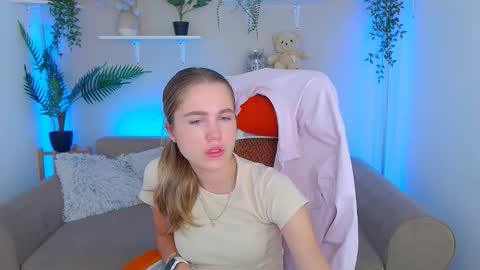 spicy_lexi online show from September 17, 6:28 am