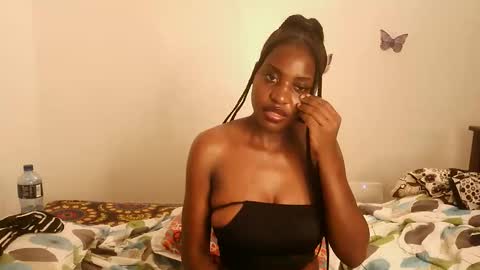 Snapshot of spicysashaa chatting on September 12, 1:18 am spicysashaa online show from September 12, 1:18 am