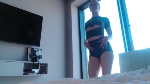 Elizabeth online show from March 16, 1:04 pm