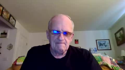 spongebobpineapple70 online show from May 19, 3:52 pm