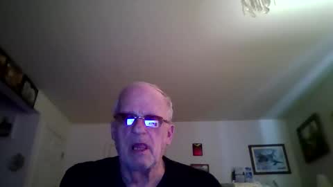spongebobpineapple70 online show from May 17, 11:41 am