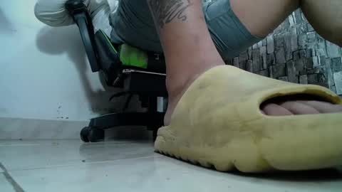 Snapshot of srfindomfeet_ chatting on February 17, 8:06 pm sr master cum its my old account online show from February 17, 8:06 pm