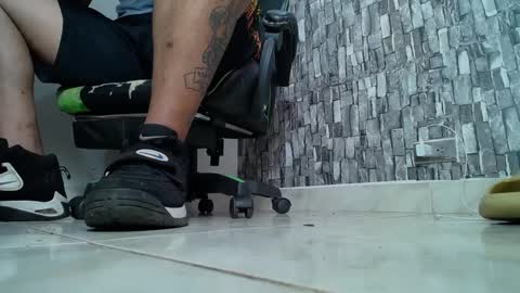 Snapshot of srfindomfeet_ chatting on March 9, 3:49 pm sr master cum its my old account online show from March 9, 3:49 pm