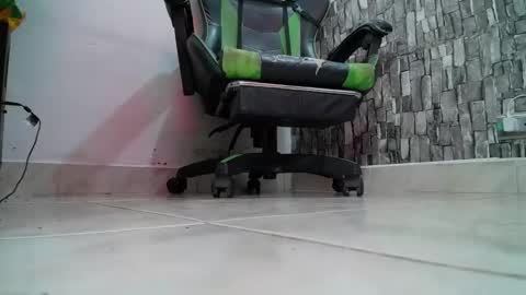 Snapshot of srfindomfeet_ chatting on February 22, 6:52 pm sr master cum its my old account online show from February 22, 6:52 pm