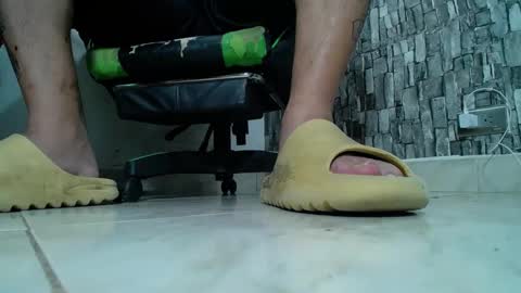 Snapshot of srfindomfeet_ chatting on February 21, 5:13 am sr master cum its my old account online show from February 21, 5:13 am