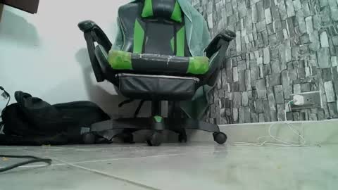 Snapshot of srfindomfeet_ chatting on February 7, 1:04 am sr master cum its my old account online show from February 7, 1:04 am