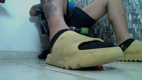 Snapshot of srfindomfeet_ chatting on March 9, 2:39 am sr master cum its my old account online show from March 9, 2:39 am