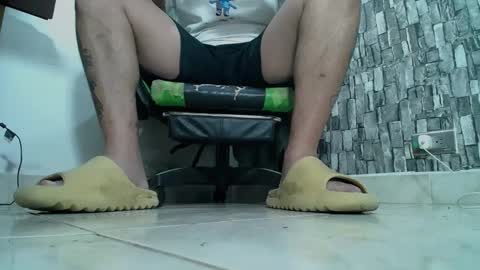 Snapshot of srfindomfeet_ chatting on February 7, 4:06 am sr master cum its my old account online show from February 7, 4:06 am