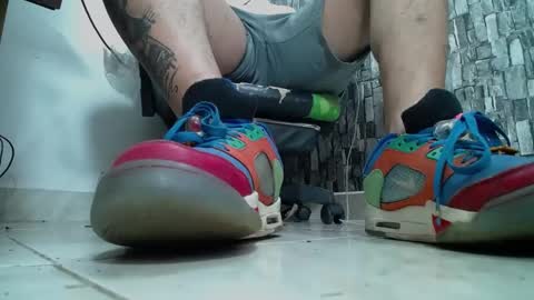 Snapshot of srfindomfeet_ chatting on February 9, 7:59 am sr master cum its my old account online show from February 9, 7:59 am