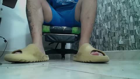 Snapshot of srfindomfeet_ chatting on March 1, 2:37 am sr master cum its my old account online show from March 1, 2:37 am
