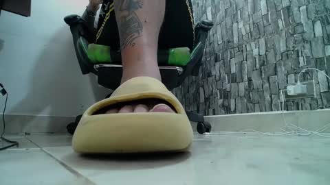 Snapshot of srfindomfeet_ chatting on February 25, 4:14 am sr master cum its my old account online show from February 25, 4:14 am