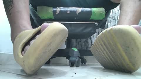Snapshot of srfindomfeet_ chatting on September 15, 4:14 am sr master cum its my old account online show from September 15, 4:14 am