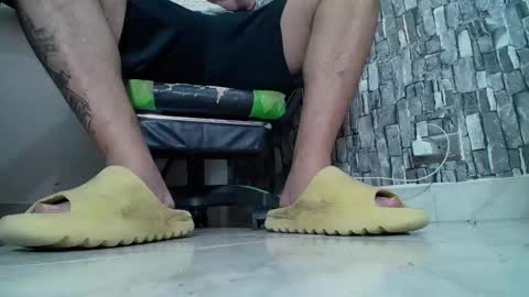 Snapshot of srfindomfeet_ chatting on March 10, 6:56 pm sr master cum its my old account online show from March 10, 6:56 pm