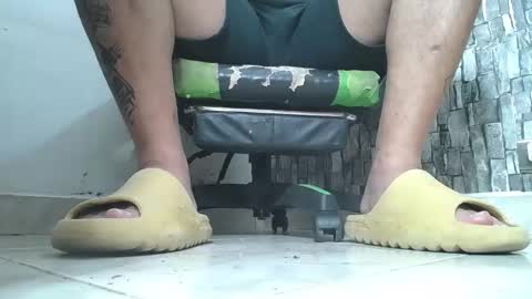 Snapshot of srfindomfeet_ chatting on September 17, 4:16 am sr master cum its my old account online show from September 17, 4:16 am