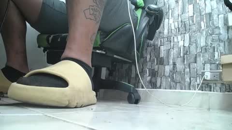 Snapshot of srfindomfeet_ chatting on September 9, 2:11 am sr master cum its my old account online show from September 9, 2:11 am